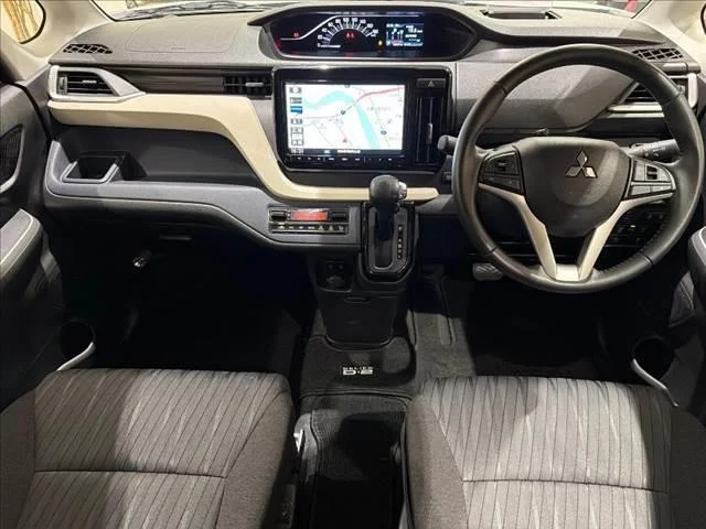 Mitsubishi DELICA D2 — фото 3