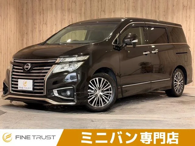 Nissan ELGRAND — фото 1
