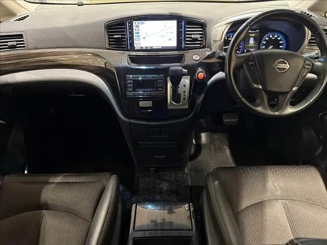 Nissan ELGRAND — фото 3