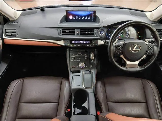 Lexus CT — фото 3