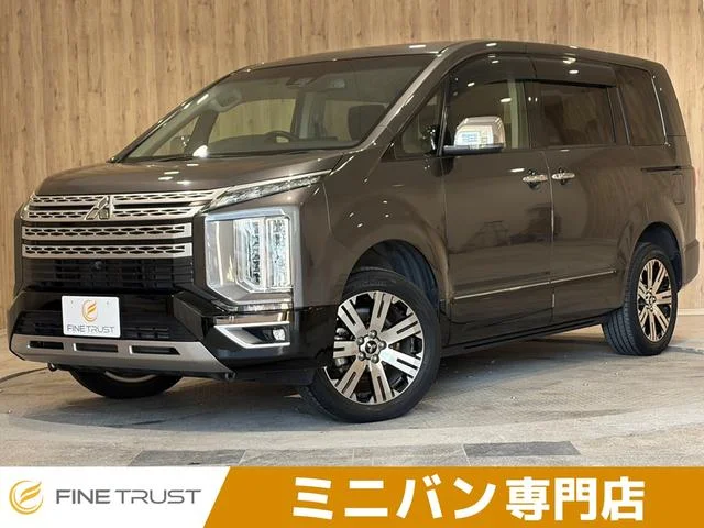 Mitsubishi DELICA D5 — фото 1