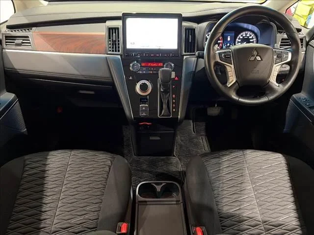 Mitsubishi DELICA D5 — фото 3
