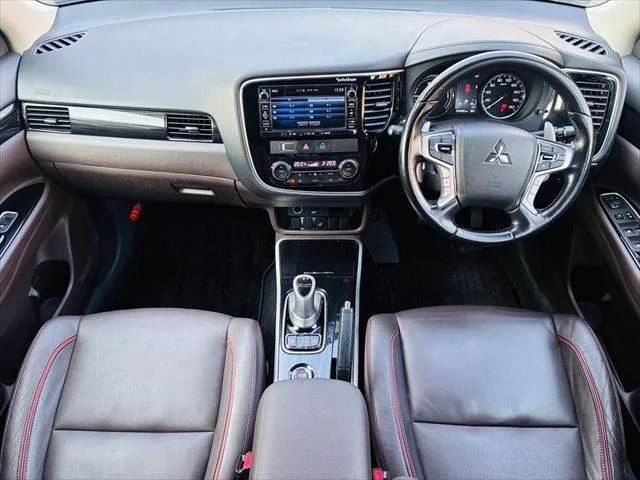 Mitsubishi OUTLANDER — фото 3
