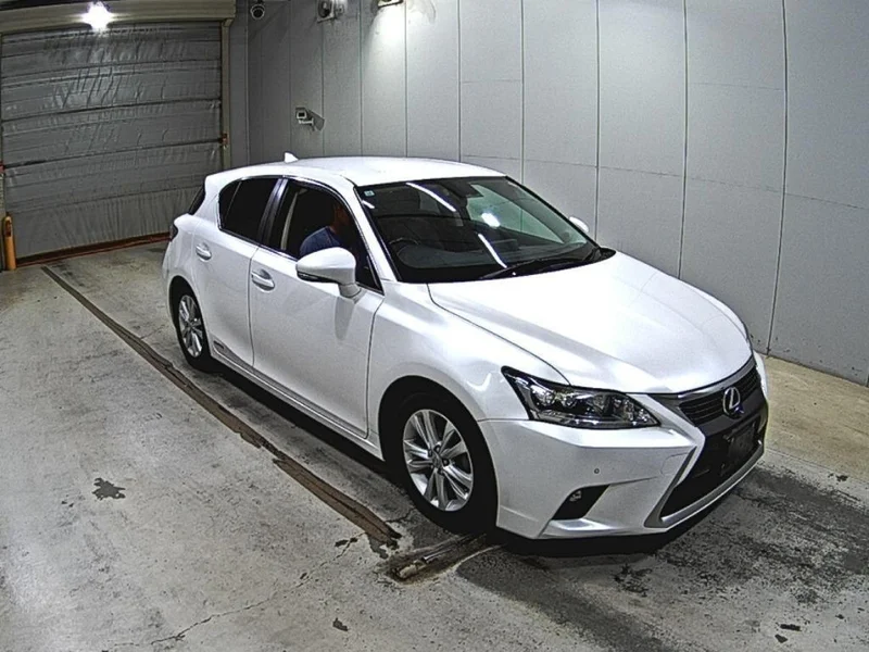 Lexus CT — фото 1