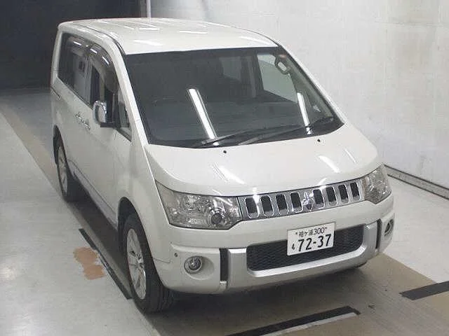 Mitsubishi DELICA — фото 1