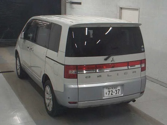 Mitsubishi DELICA — фото 2