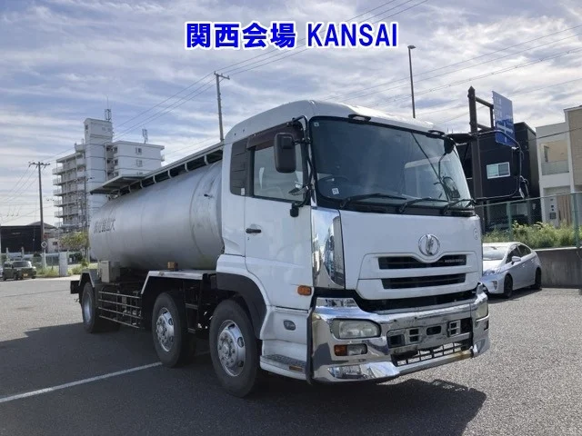 Nissan TRUCK — фото 1