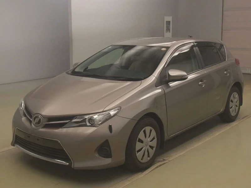 Toyota AURIS — фото 1