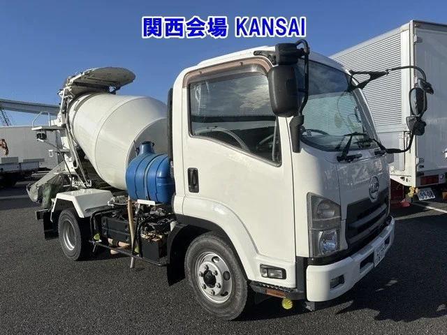 Nissan UD SERIES — фото 1