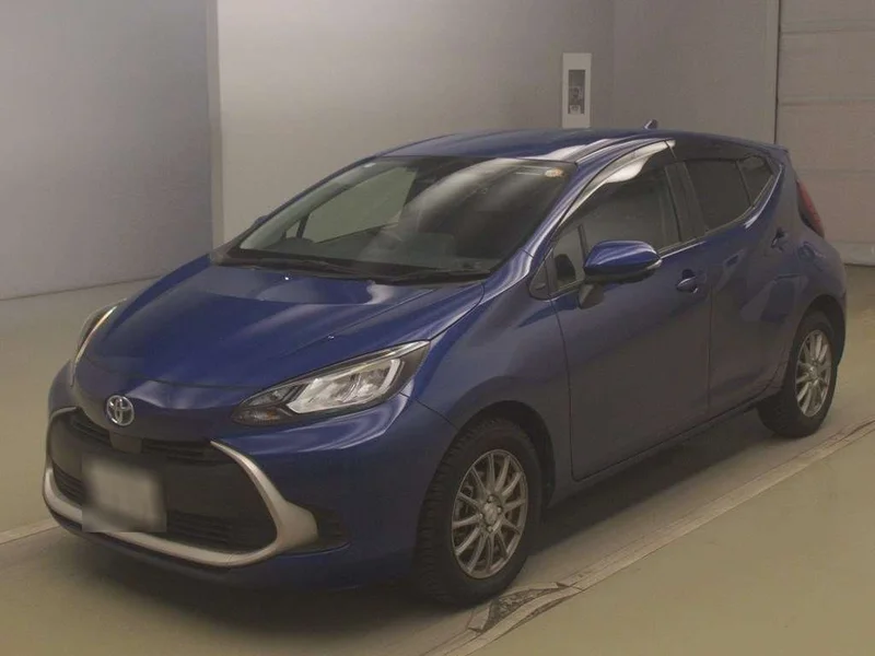Toyota AQUA — фото 1