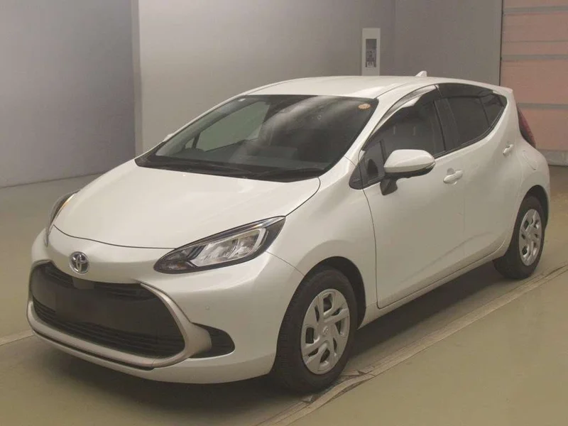 Toyota AQUA — фото 1