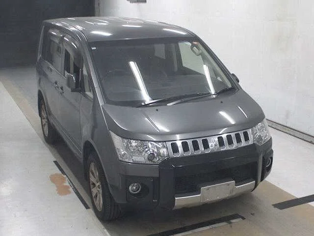 Mitsubishi DELICA — фото 1