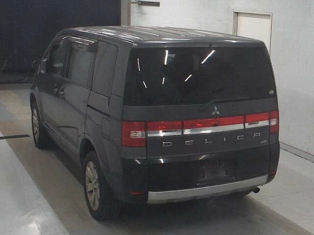 Mitsubishi DELICA — фото 2