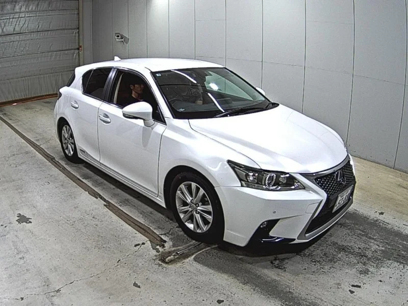 Lexus CT — фото 1
