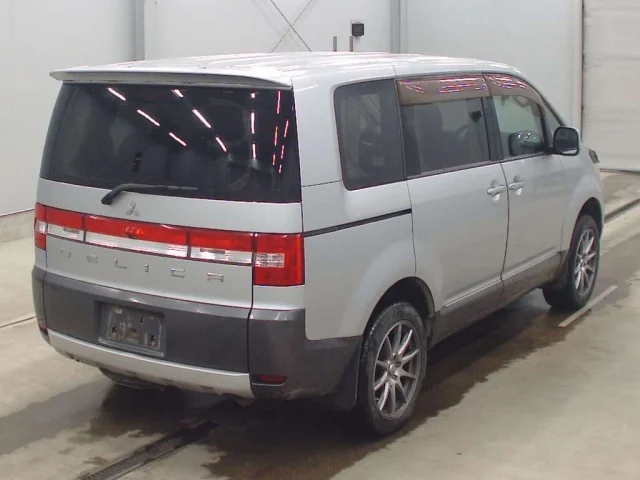 Mitsubishi DELICA D5 — фото 2