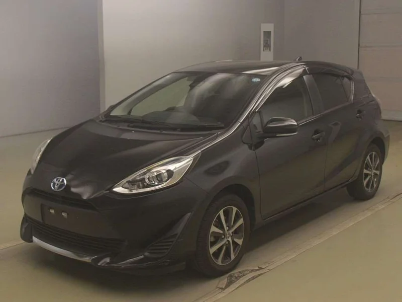 Toyota AQUA — фото 1