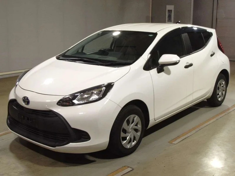 Toyota AQUA — фото 1