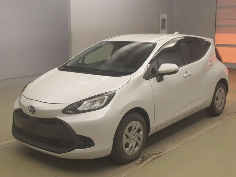 Toyota AQUA — фото 1