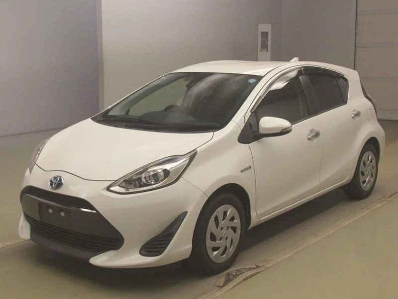 Toyota AQUA — фото 1