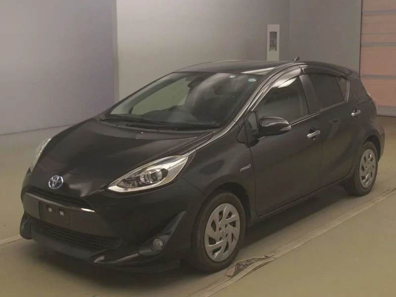 Toyota AQUA — фото 1