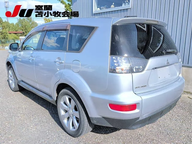 Mitsubishi OUTLANDER — фото 2