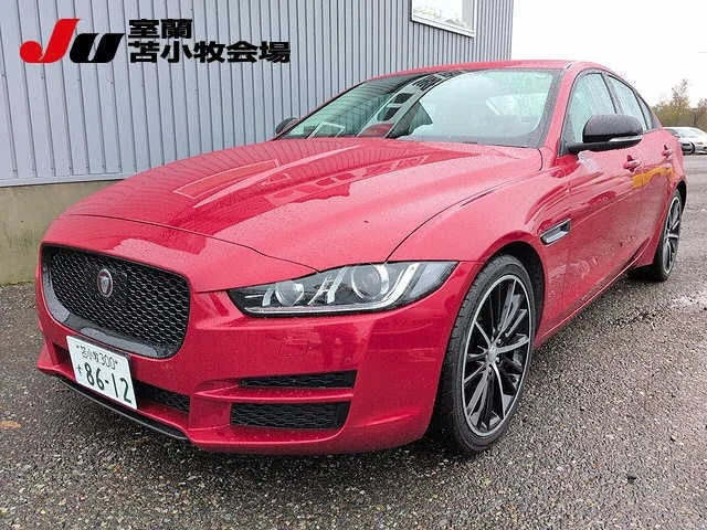 Jaguar XE — фото 1