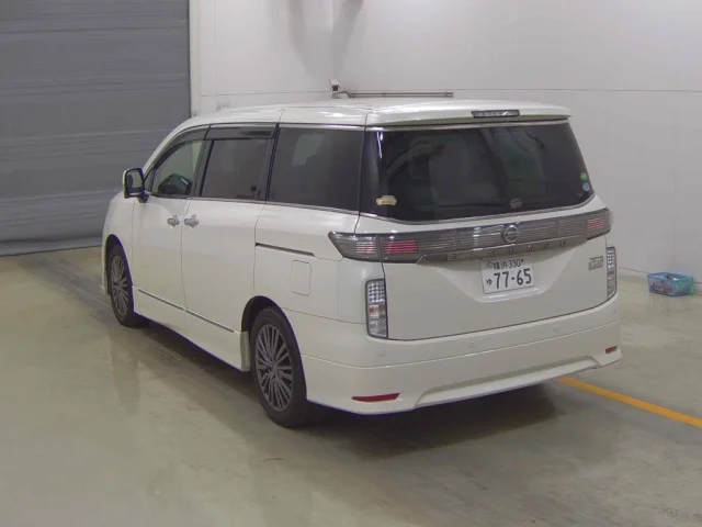 Nissan ELGRAND — фото 2