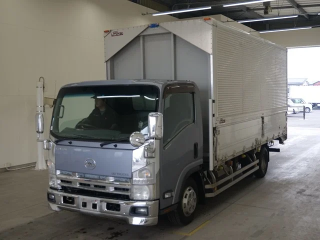 Nissan UD SERIES — фото 1