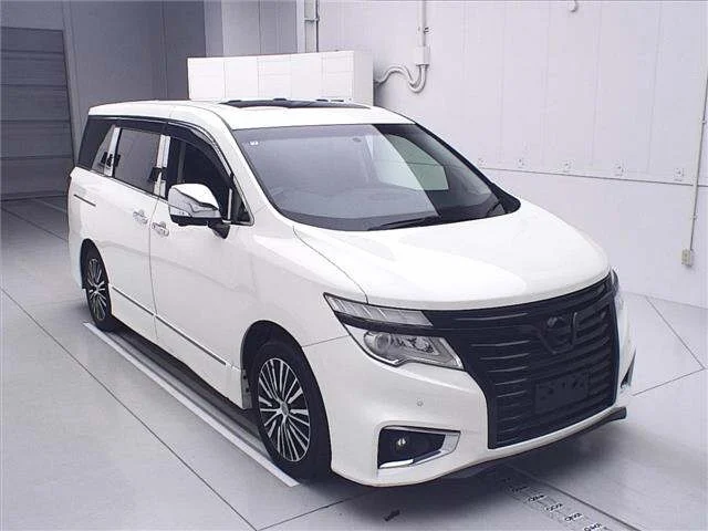 Nissan ELGRAND — фото 1