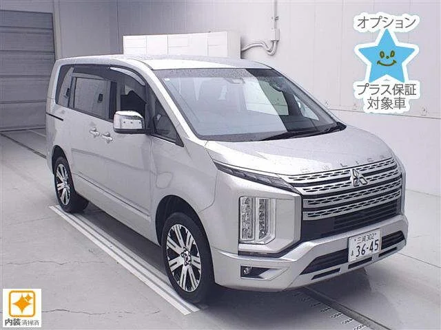 Mitsubishi DELICA D5 — фото 1