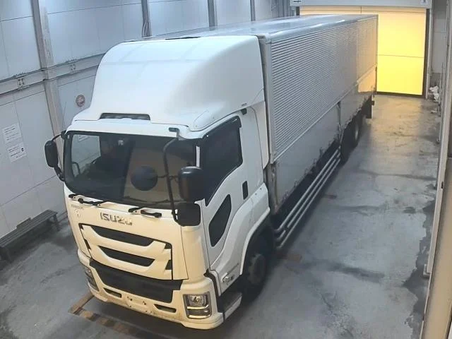 Isuzu TRUCK — фото 1