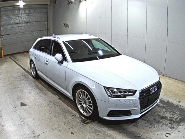 Audi A4 — фото 1