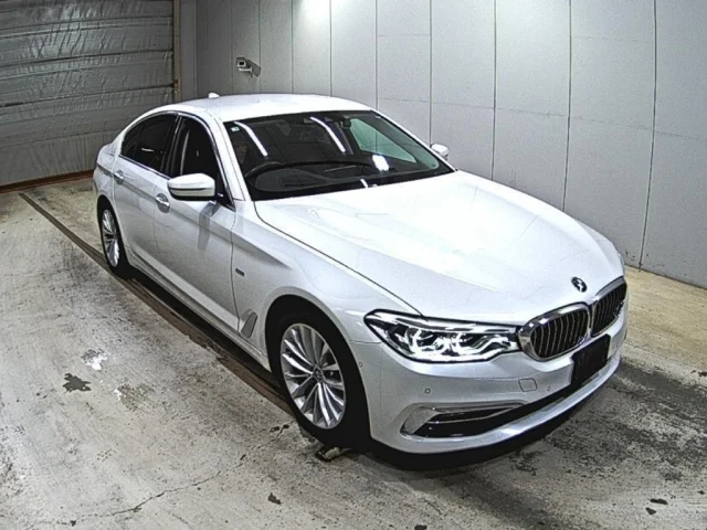 BMW 5-Series — фото 1