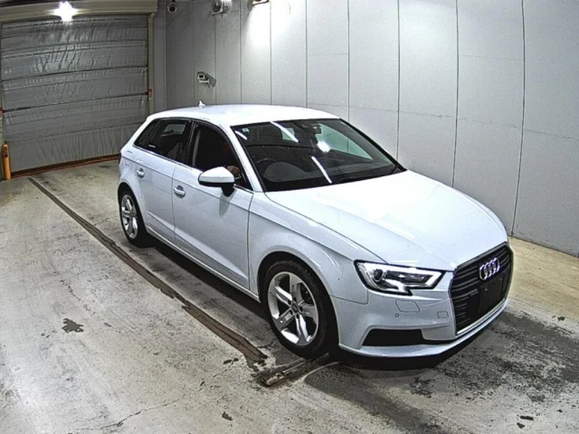 Audi A3 — фото 1