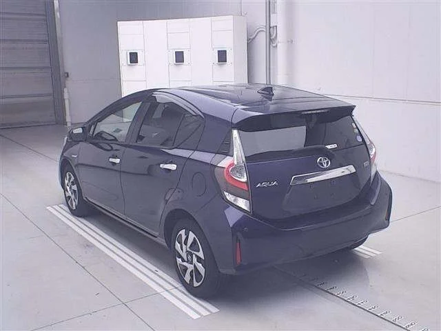 Toyota AQUA — фото 2