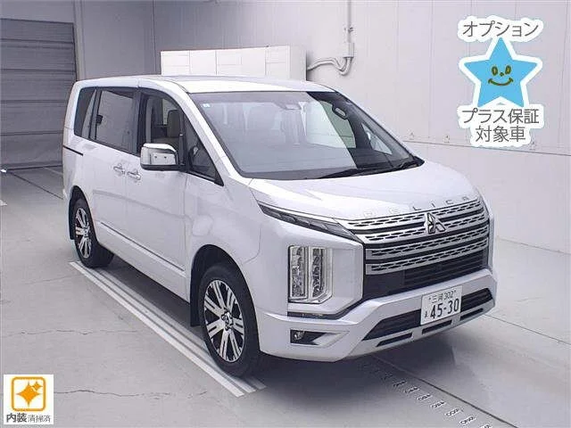 Mitsubishi DELICA D5 — фото 1