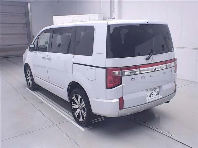 Mitsubishi DELICA D5 — фото 2
