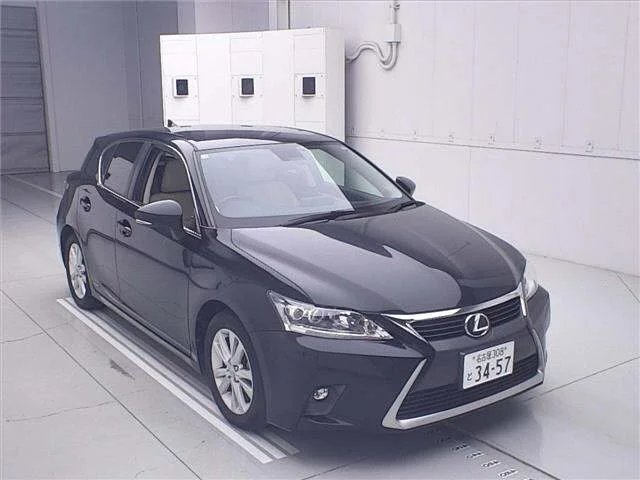 Lexus CT — фото 1