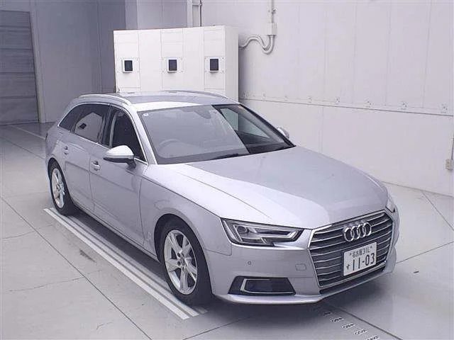 Audi A4 — фото 1
