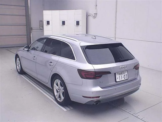 Audi A4 — фото 2