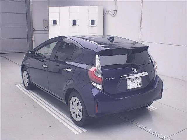 Toyota AQUA — фото 2