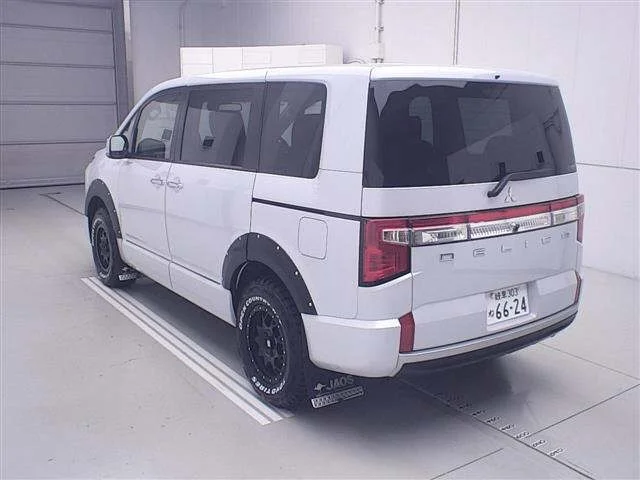 Mitsubishi DELICA D5 — фото 2