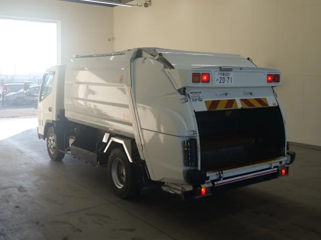 Mitsubishi CANTER — фото 2
