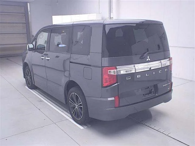 Mitsubishi DELICA D5 — фото 2