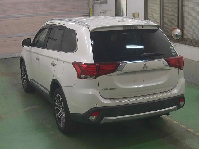 Mitsubishi OUTLANDER — фото 2