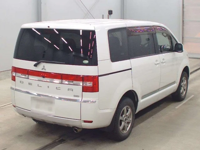 Mitsubishi DELICA D5 — фото 2