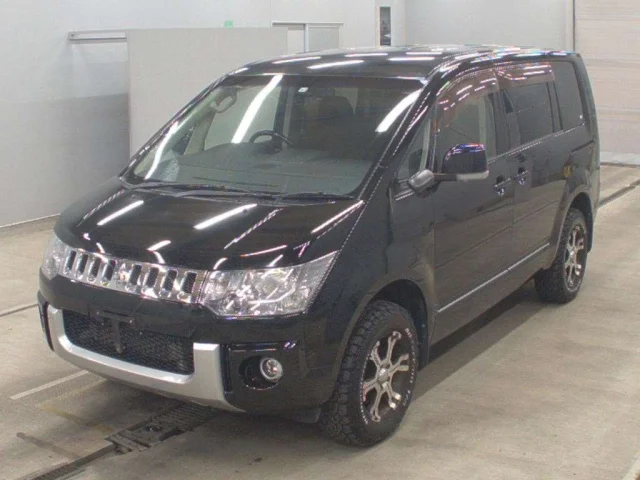 Mitsubishi DELICA D5 — фото 1
