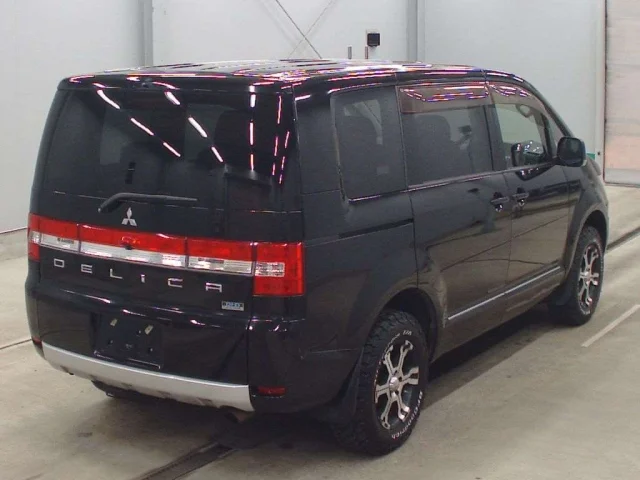 Mitsubishi DELICA D5 — фото 2