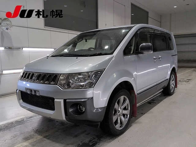 Mitsubishi DELICA — фото 1