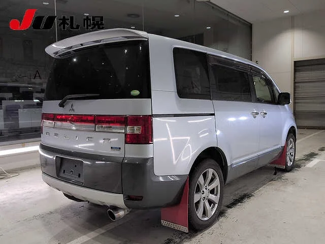 Mitsubishi DELICA — фото 2